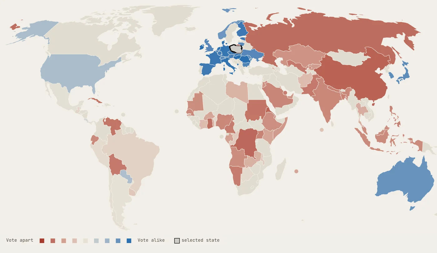 HRC Voting, profil Polski: mapa świata — państwa na niebiesko głosują w Radzie Praw Człowieka zwykle tak jak Polska (m.in. państwa UE, Australia, Japonia), na czerwono zwykle odwrotnie (m.in. Rosja, Chiny)